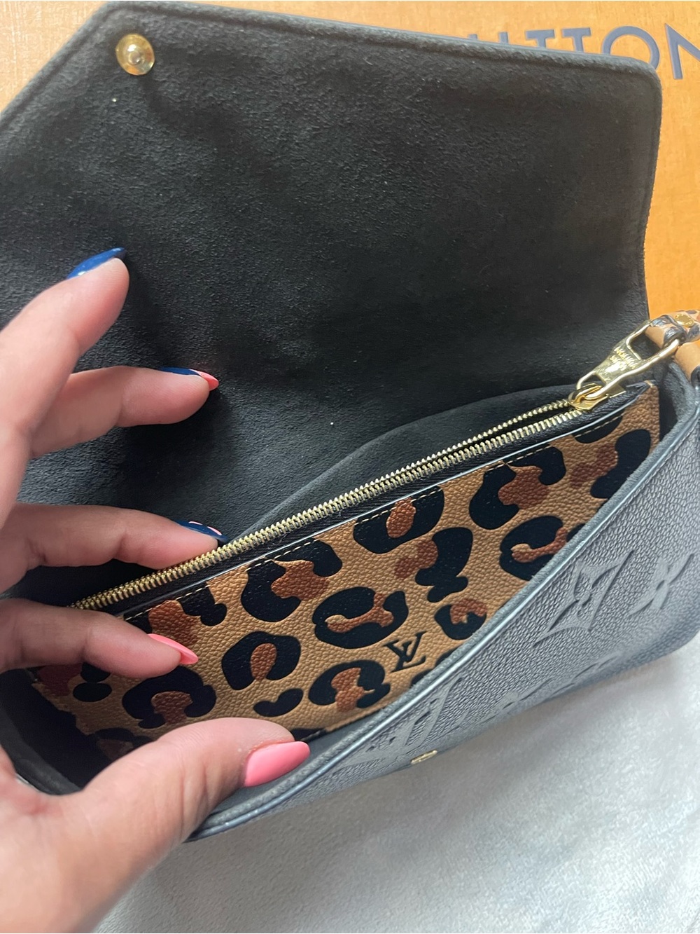 LV Félicie leather crossbody bag in rare leopard print - Picture 7 of 8